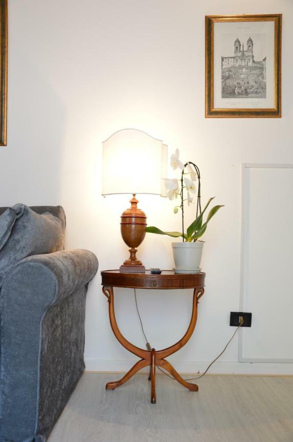 Historic Center - Elegant Apartment With Charming Antiques - Raffaello Inn Рим Экстерьер фото