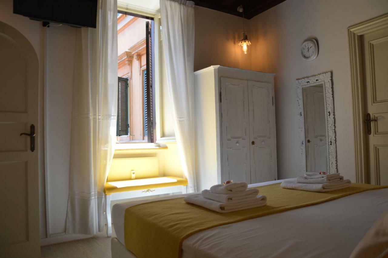 Historic Center - Elegant Apartment With Charming Antiques - Raffaello Inn Рим Экстерьер фото