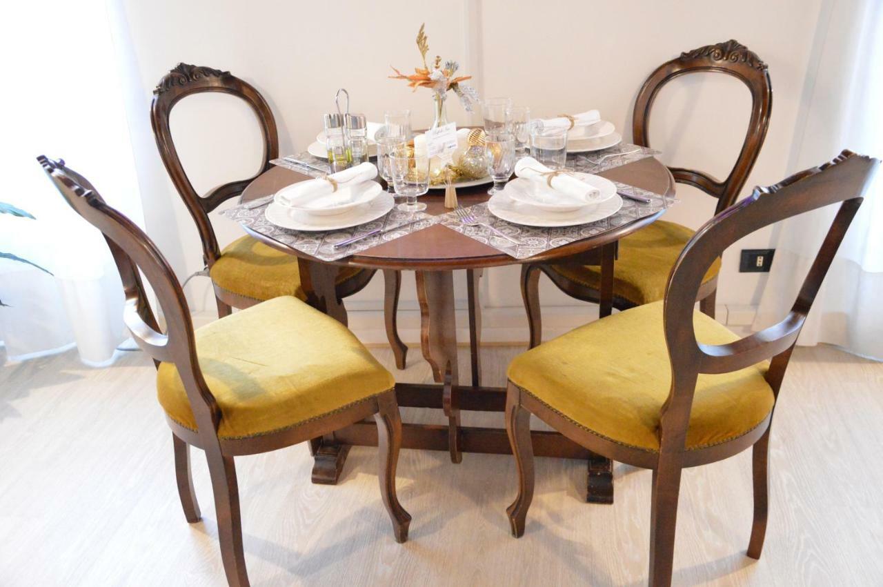 Historic Center - Elegant Apartment With Charming Antiques - Raffaello Inn Рим Экстерьер фото